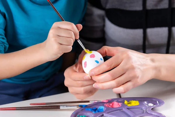 Mother Her Child Hands Painting Easter Eggs Mother Helps Her — Stock Photo, Image