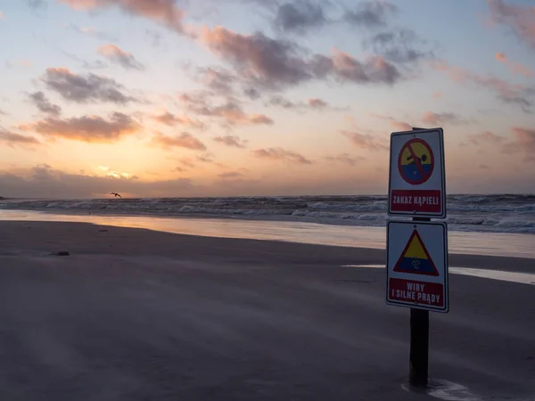 Захід Сонця Над Балтійським Морем Порожній Пляж Хвилі Морі Застрелений — стокове фото