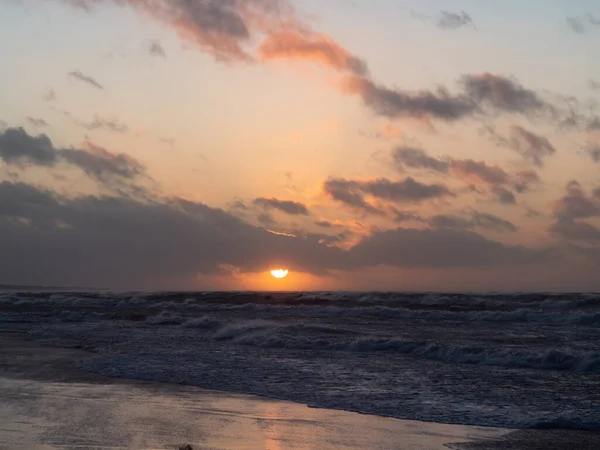 Захід Сонця Над Балтійським Морем Порожній Пляж Хвилі Морі Застрелений — стокове фото