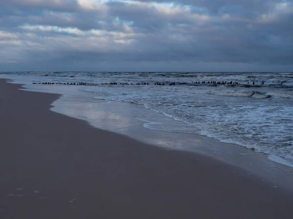 Auringonnousun Jälkeen Piasnica Joen Suulla Puolassa Debki Rannalla Laiturin Mahtavan — kuvapankkivalokuva