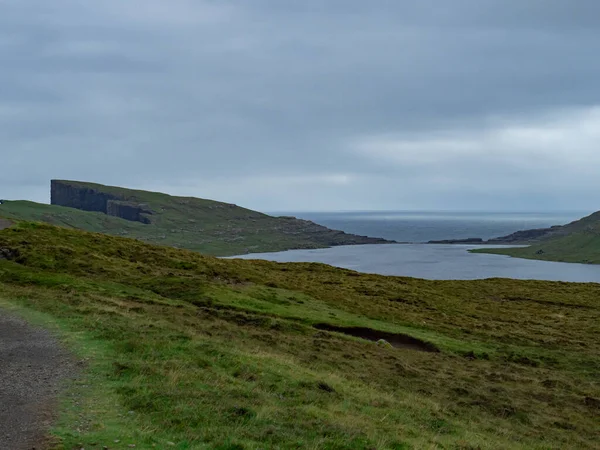Faroe Adaları Vagar Adası Ndaki Tralanpan Veya Slave Uçurumları Önde — Stok fotoğraf