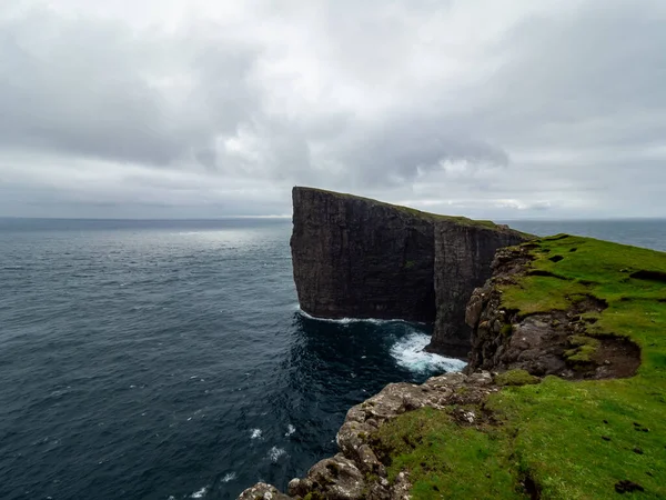 Фарерские Острова Траланпан Скалы Раба Облачная Погода — стоковое фото