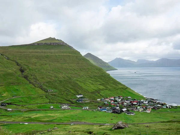 Färöarna Eysturoy Funnings Kommuna Utsikt Över Staden Dalen Det Omgivet — Stockfoto