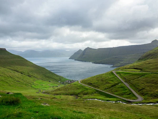 Faroe Islands View Road Leading Funnings Kommuna Green Fields Foreground — Stock Photo, Image