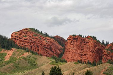 Kızıl dağlar, Tien Shan Jetyoguz yakınlarında, Kırgızistan 'da..