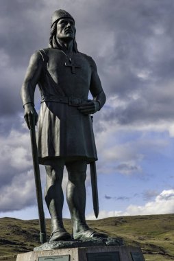 Narsarsuaq, Grönland 'da Kızıl Eric' in heykeli. Şehrin üzerindeki bronz heykel.