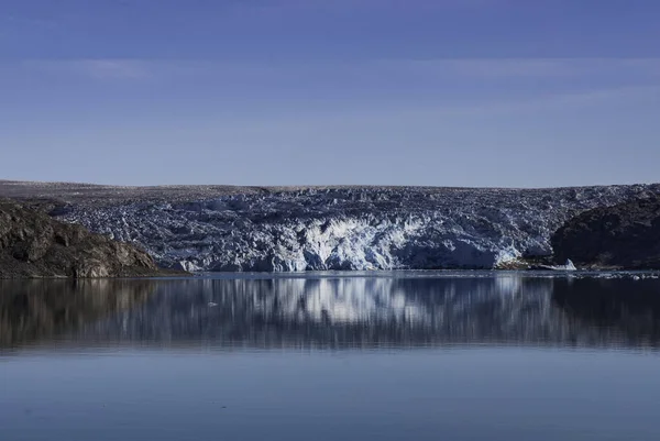 Derretimento Geleiras Árticas Fiorde Gronelândia Céu Azul Boa Reflexão — Fotografia de Stock