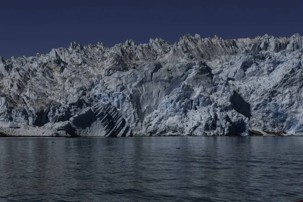 Topnienie Lodowców Arktycznych Fiord Grenlandii Błękitne Niebo — Zdjęcie stockowe