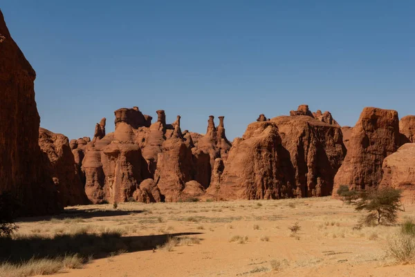 Pináculos Arenisca Desierto Del Sahara Cielo Azul Chad África — Foto de Stock