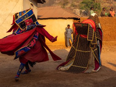 Dassa, Benin - 31 / 12 / 2019 - Törensel maske dansı, Egungun, voodoo, Afrika