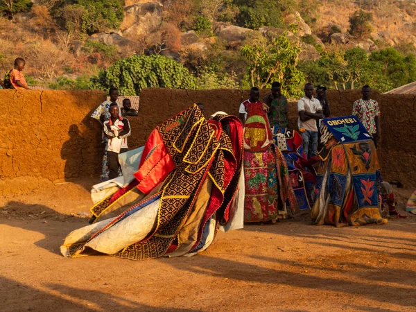 Dassa, Benin - 31 / 12 / 2019 - Törensel maske dansı, Egungun, voodoo, Afrika