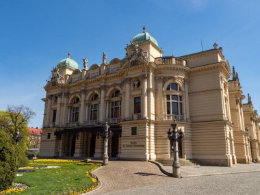 Krakow / Polonya - 23 / 04 / 2020. Krakow 'daki Juliusz Slowacki Tiyatrosu 1893' te güzel bir Neo-Barok binasında kuruldu. Covid-19 koronavirüs salgını sırasında kapatıldı..