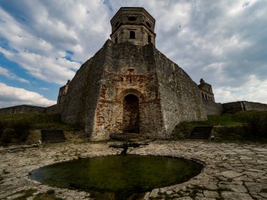 Krzyztopor Kalesi, Ujazd, Iwaniska köyünde, Opatow County, Switokrzyskie Voyvodeship, Güney Polonya.