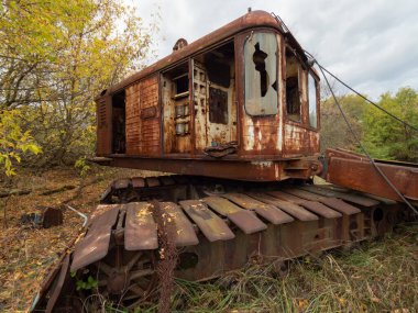 Çernobil faciasından sonra bırakılan büyük makine. Çernobil Yasak Bölge, Ukrayna.