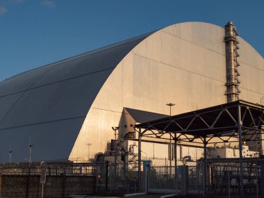 Çernobil nükleer santralinin reaktör 4 'ünde yeni bir lahit var. Küresel atom felaketi. Çernobil Yasak Bölge. Ukrayna
