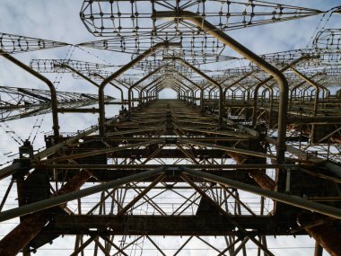 Moskova Gözü, Duga 3 veya Çernobil 2 olarak bilinir. Pripyat köyü yakınlarındaki eski Sovyet askeri radarında. Ukrayna