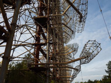 Moskova Gözü, Duga 3 veya Çernobil 2 olarak bilinir. Pripyat köyü yakınlarındaki eski Sovyet askeri radarında. Ukrayna