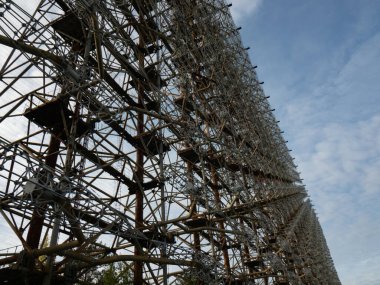 Moskova Gözü, Duga 3 veya Çernobil 2 olarak bilinir. Pripyat köyü yakınlarındaki eski Sovyet askeri radarında. Ukrayna