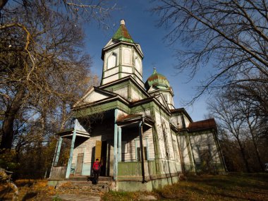 Krasne 'deki Ortodoks St. Michael Kilisesi, Ukrayna' nın Çernobil sınırlama bölgesinde küçük bir köy.