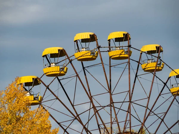 Grande Roue Dans Parc Attractions Abandonné Dans Une Ville Fantôme — Photo