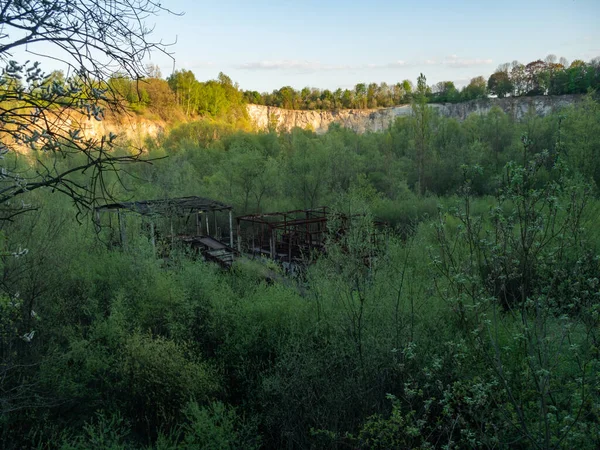 Gli Avanzi Della Cava Libica Vecchio Edificio Arrugginito Posto Ricoperto — Foto Stock