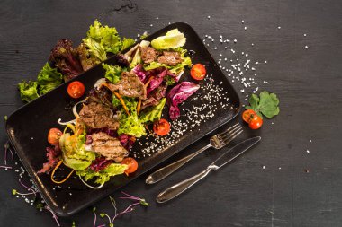 Sebzeli bir et yemeği.