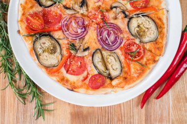 Sebzelerden vejetaryen pizza.