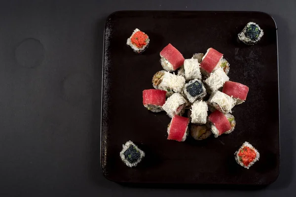 Grand Ensemble Rouleaux Sushi Sur Noir — Photo