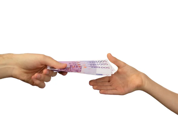 Yetişkin biri çocuk kağıdına para öder. Miras transferi ya da küçük işçiler için ödeme kavramı. 500 Euro 'luk banknotlarla Avrupa para birimi. 500 dolar. Beyazlar tarafından elden ele para transferi. Beyaz bir arkaplanda izole edilmiş.