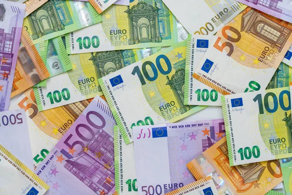 Monnaie Européenne Est Sur Table Billets Cinq Cents Cent Deux — Photo