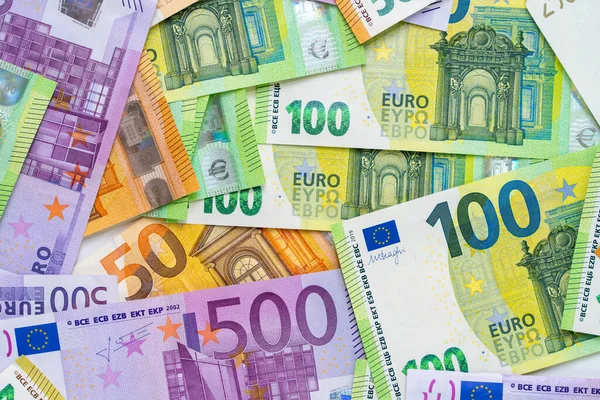 Monnaie Européenne Est Sur Table Billets Cinq Cents Cent Deux — Photo