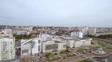 4K formatında bir Aerokopter 'den kuş bakışı görüntüler.