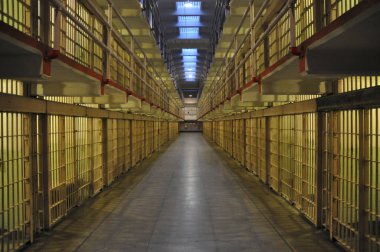 Alacakaranlıkta Alcatraz Hapishanesi 'nde.