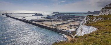 Eylül 'de Dover' in beyaz kayalıkları