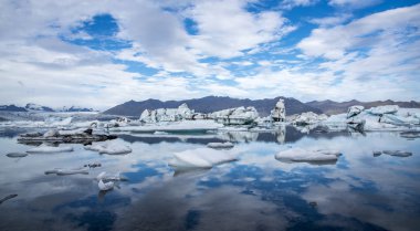 Buzdağları Jokulsarlon lagün, altında Breidamerkurjokull buzul, Sudhurland, İzlanda