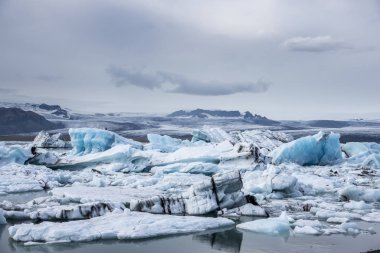 Buzdağları Jokulsarlon lagün, altında Breidamerkurjokull buzul, Sudhurland, İzlanda