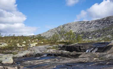Trolltunga yürüyüşünden sahneler.