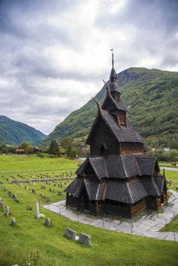 Borgund Kilisesi, Norveç Bulutlu bir günde.