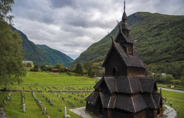Borgund Kilisesi, Norveç Bulutlu bir günde.