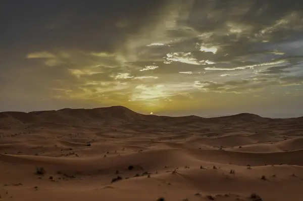 Puesta Sol Detrás Dunas Arena Marruecos —  Fotos de Stock