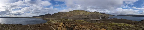 İzlanda 'daki Reykjanes Yarımadası' ndaki Kleifarvatn Gölü 'nden sahneler