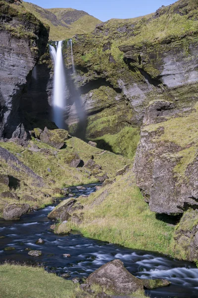 Kolorowy Widok Wodospad Kvernufoss Majestatyczna Scena Południowej Islandii Europa — Zdjęcie stockowe