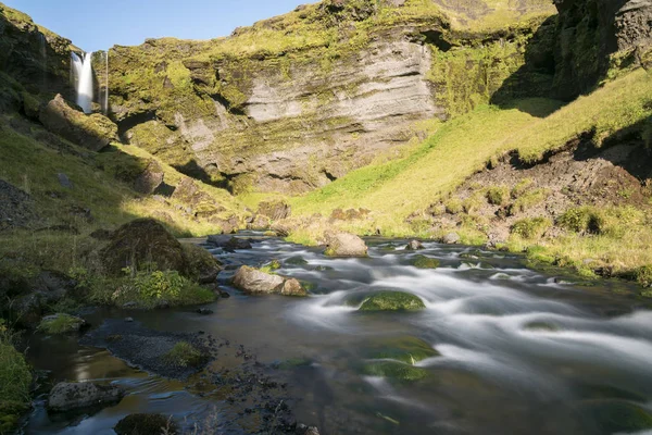 Kolorowy Widok Wodospad Kvernufoss Majestatyczna Scena Południowej Islandii Europa — Zdjęcie stockowe