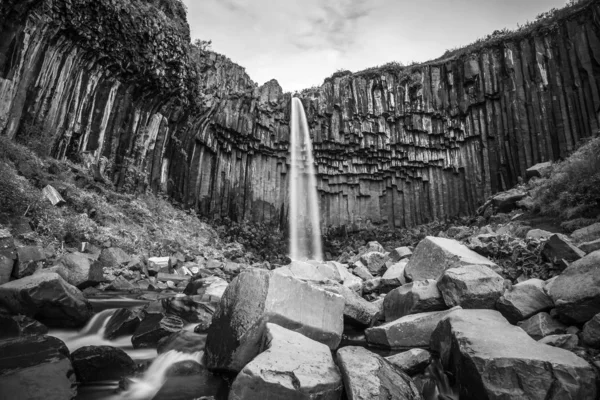 Foto Larga Exposición Svartifoss Blanco Negro — Foto de Stock