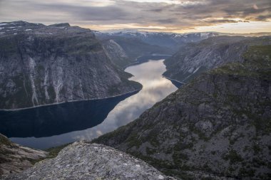 Trolltunga yürüyüşünden sahneler.