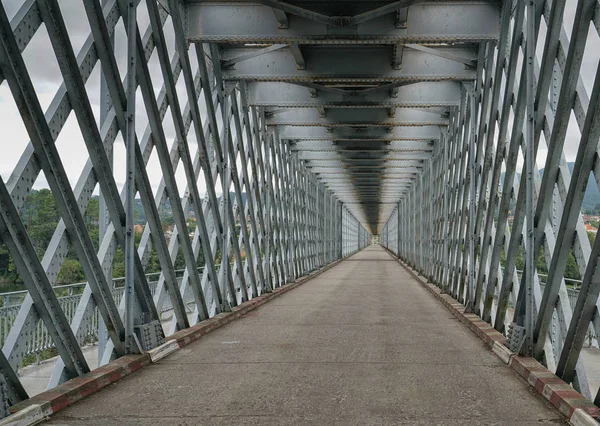 Puente Internacional korsar Rio Minho, Valença, Portugal — Stockfoto