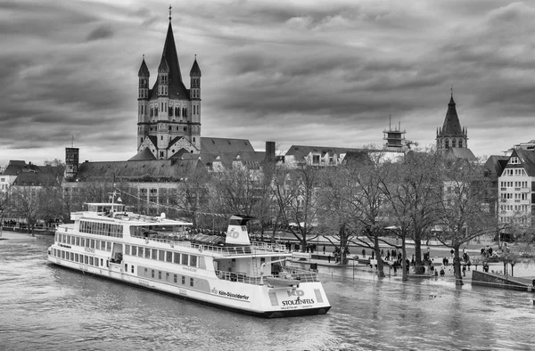 Flood on Rhine river, Colónia, Alemanha — Fotografia de Stock