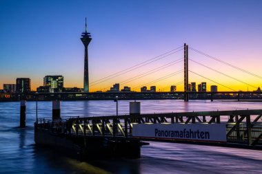 Günbatımı Dusseldorf, Almanya