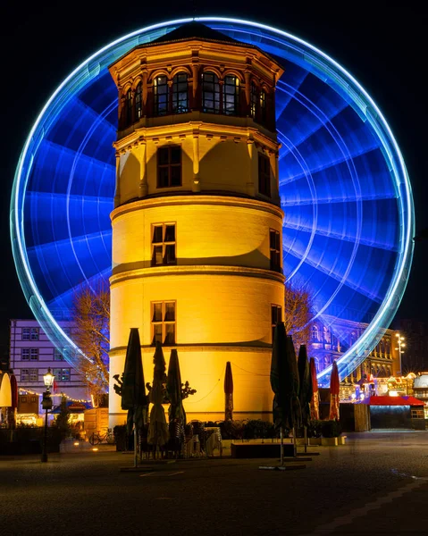 En movimiento, rueda gigante iluminada — Foto de Stock