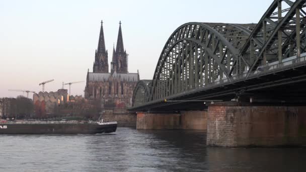 Rheinpanorama bei Tagesanbruch, Köln, Deutschland 